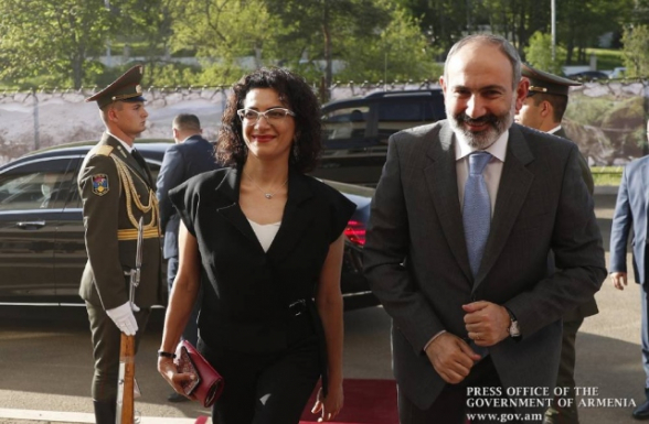 «Бережем каждую вашу копейку»: такие обещания Пашинян давал в 2018-ом, а сейчас за $500 тысяч приобрел новые машины для себя и семьи (видео)